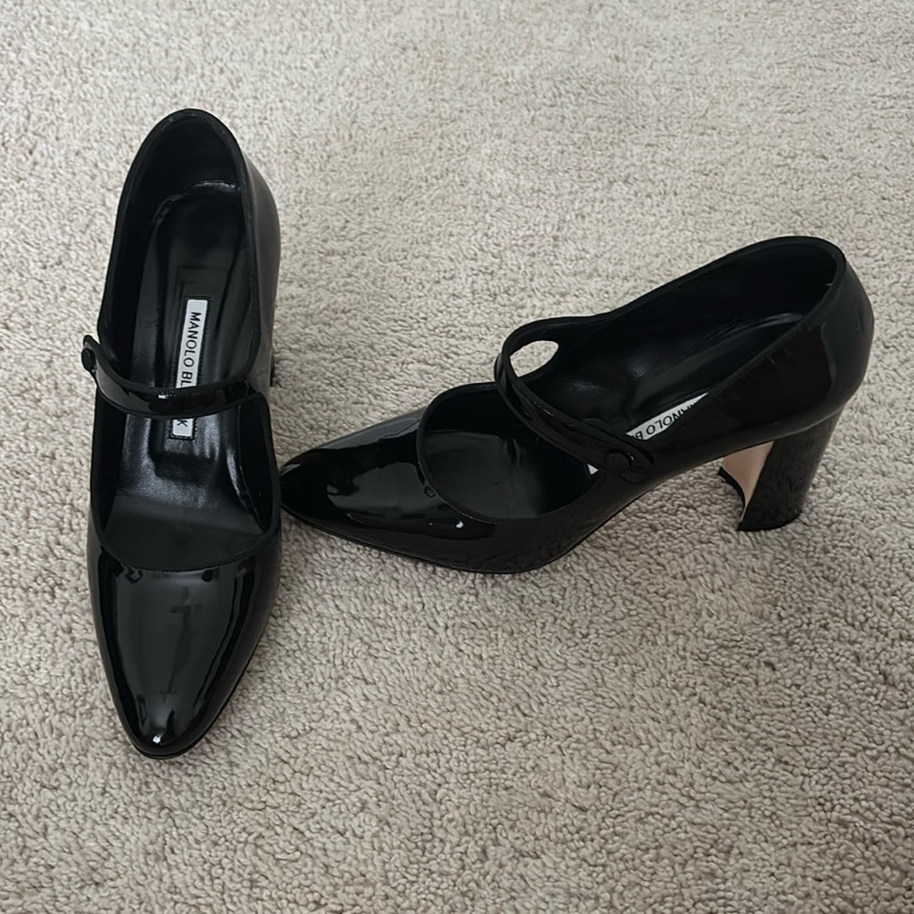 Manolo Blahnik black heels